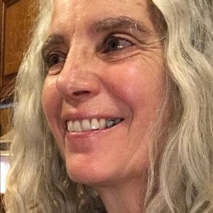 Meet your Posher, Maura